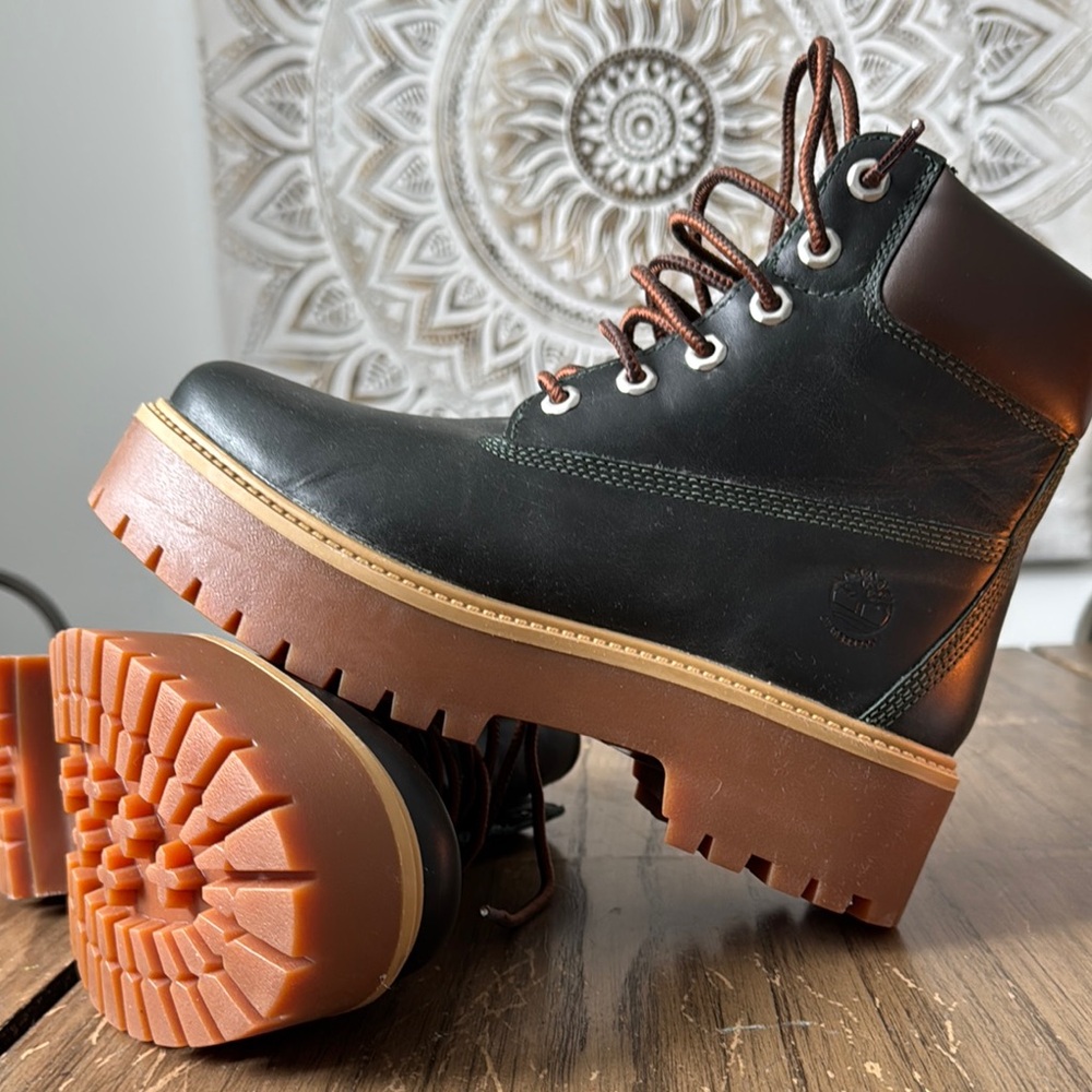 Timberland Black and Brown Boots with High-Top Design and Rugged Sole